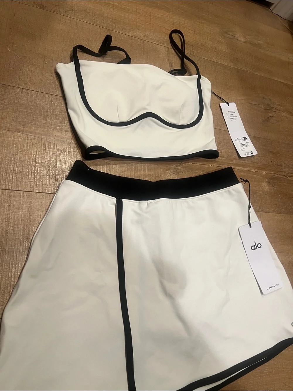 Ivory & Black Contrast Trim Women’s Tennis Skort and top size medium nwt